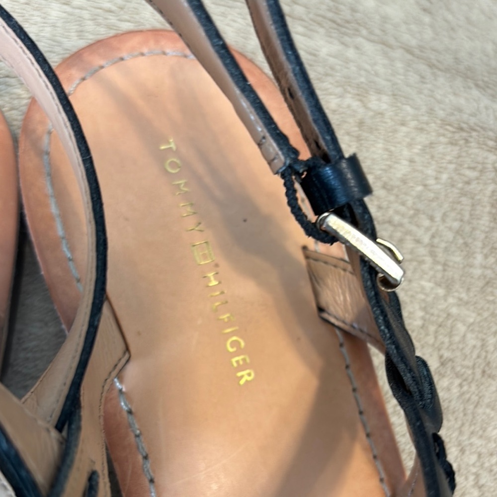 EUC Tommy Hilfiger Black Twlibby and Tan T-Strap Sandals - Size 8.5 - Picture 2 of 8